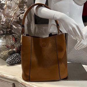 2025 FALL HANDBAG TREND ALERT!! 🚨 Bucket handbag by Imoshion